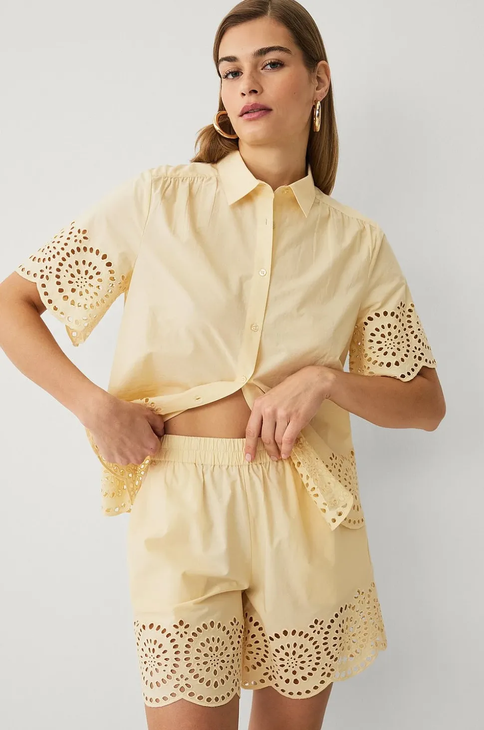 Ellos Collection Shorts med broderie anglaise