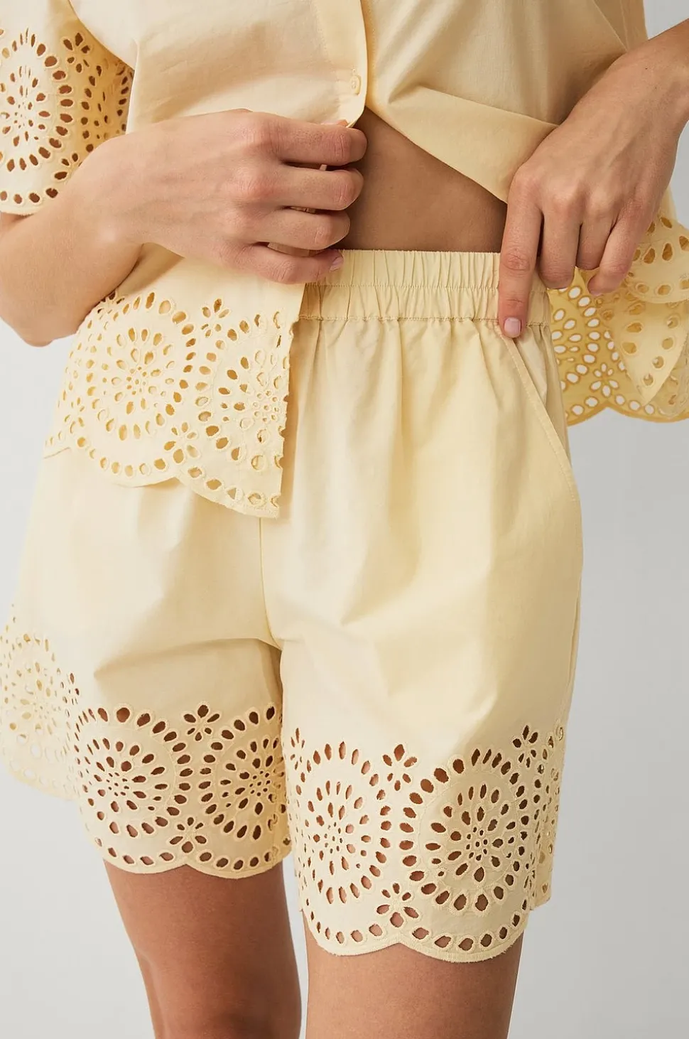 Ellos Collection Shorts med broderie anglaise
