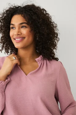 Ellos Plus collection Blus med v-formad halsringning